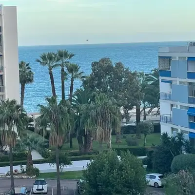 Appartement vue mer très proche de la plage et des commerces