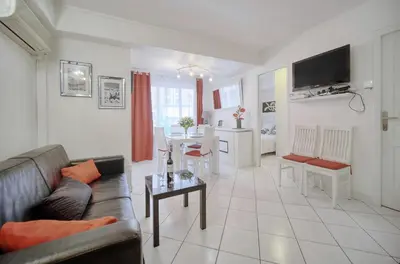 Télévision ou salle de divertissement dans l'établissement Confortable 2 pièces, HYPER CENTRE- CENTRE VILLE A1B237