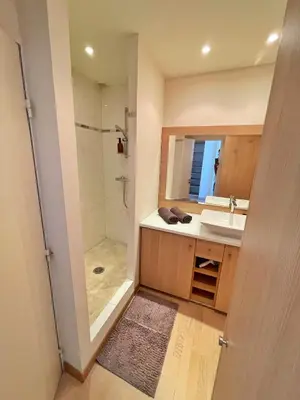 Salle de bains dans l'établissement #901 MARINA RIVIERA BAY - Studio vue Mer et Port Panoramique
