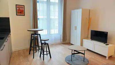 Télévision ou salle de divertissement dans l'établissement Proche Carlton & Croisette, Appartement 203 - Palmazur Vacances