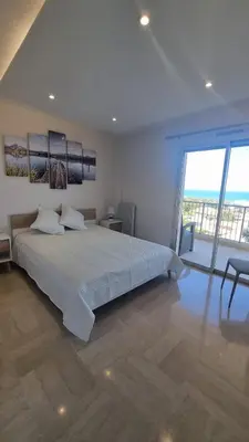 Un ou plusieurs lits dans un hébergement de l'établissement LUXURY APPARTEMENT Vue MER PANORAMIQUE