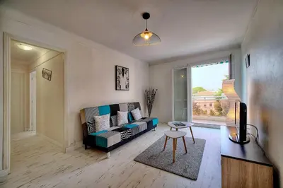 Coin salon dans l'établissement IMMOGROOM - Fully equipped - Terrace with sea view - AC