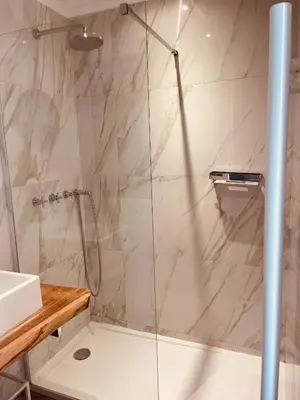 Salle de bains dans l'établissement superbe appartement centre Cannes