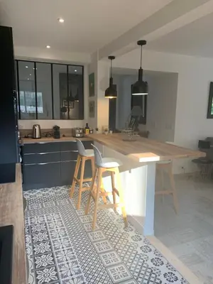 Cuisine ou kitchenette dans l'établissement Appart Le Cannet