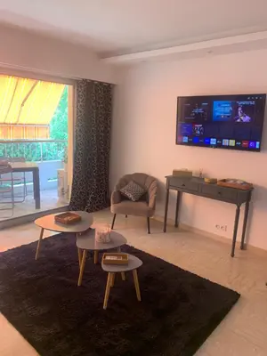 Télévision ou salle de divertissement dans l'établissement Appart Le Cannet