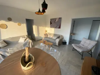Coin salon dans l'établissement Appartement Juan-Les-Pins, 4 pieces, 80m2, Residence Luxe Piscine Tennis