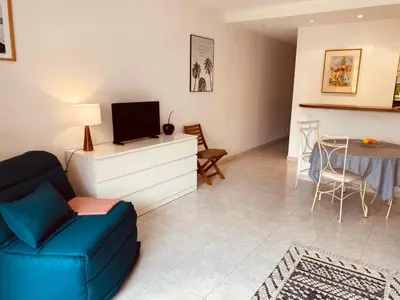 Télévision ou salle de divertissement dans l'établissement MON2-Studio spacieux Cannes centre