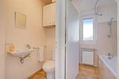 Salle de bains dans l'établissement Cap et Soleil - Happy Rentals