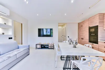 Télévision ou salle de divertissement dans l'établissement Cosy flat with parking - Basse Californie - Cannes