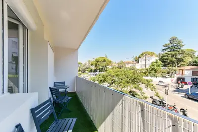 Balcon ou terrasse dans l'établissement Cosy flat with parking - Basse Californie - Cannes
