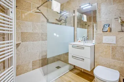 Salle de bains dans l'établissement Appartement Thiers - Welkeys