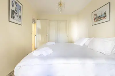 Un ou plusieurs lits dans un hébergement de l'établissement LB Vacation Rentals I Cannes Croisette, Large Terrace, Free Parking, Beaches