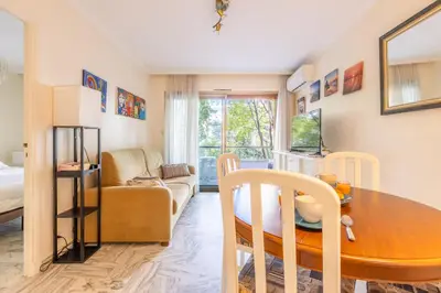 Coin salon dans l'établissement LB Vacation Rentals I Cannes Croisette, Large Terrace, Free Parking, Beaches