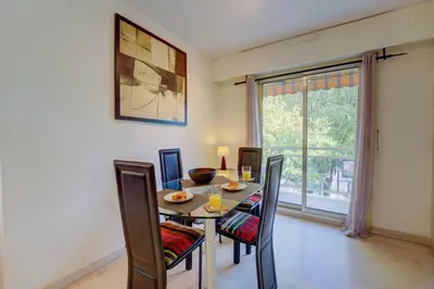 Plan de l'établissement Elegant Apt w/2 Terraces/Mins to Beach & Shops