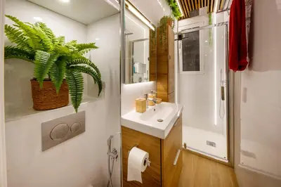 Salle de bains dans l'établissement 06K3 - La Pagoda Unique et atypique à 30 m de la mer