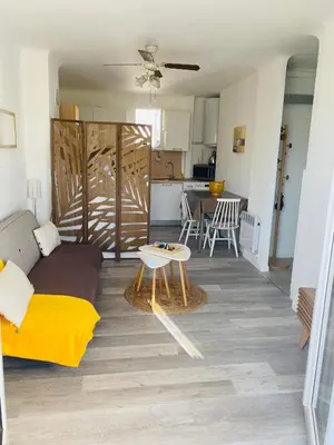 Cuisine ou kitchenette dans l'établissement Nid douillet sur la Côte d'Azur