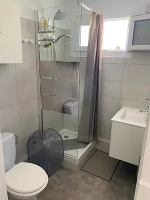 Salle de bains dans l'établissement Nid douillet sur la Côte d'Azur