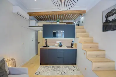 Cuisine ou kitchenette dans l'établissement Duplex Studio Apt Mezzanine near Shops & Cafes