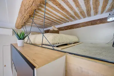 Cuisine ou kitchenette dans l'établissement Duplex Studio Apt Mezzanine near Shops & Cafes