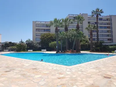 Piscine de l'établissement 4P, Piscine, Tennis, Wifi, Proche Centre et Plages ou située à proximité