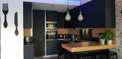 Cuisine ou kitchenette dans l'établissement 4P, Piscine, Tennis, Wifi, Proche Centre et Plages