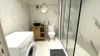 Salle de bains dans l'établissement Studio Bricka - 200m to the beach, parking, clim, terrace