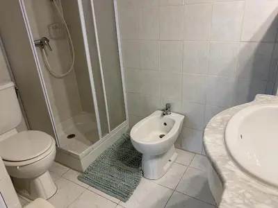 Salle de bains dans l'établissement Coquet logement front de mer