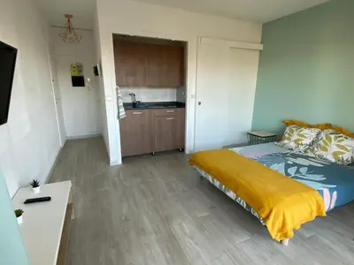 Un ou plusieurs lits dans un hébergement de l'établissement Coquet logement front de mer