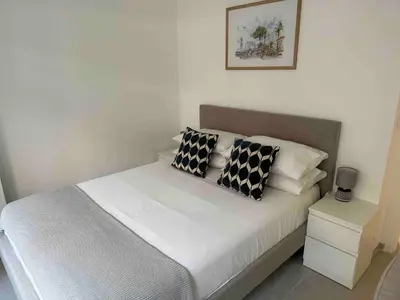 Un ou plusieurs lits dans un hébergement de l'établissement Albert 1er · Chic One-Bedroom Apartment with Parking - StayInAntibes