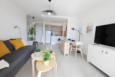 Télévision ou salle de divertissement dans l'établissement Antibes centre, 2P, terrasse, garage