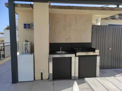 Cuisine ou kitchenette dans l'établissement Rooftop condo RAMSES