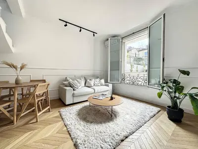 Coin salon dans l'établissement Cannes : Duplex à 5 minutes à pied du Palais des Festivals