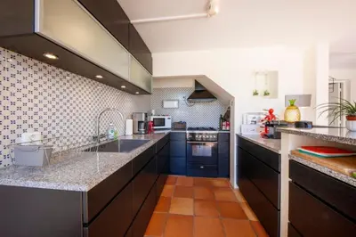 Cuisine ou kitchenette dans l'établissement 06V - Belle villa - jacuzzi - piscine - tennis