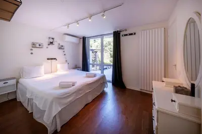 Un ou plusieurs lits dans un hébergement de l'établissement 06V - Belle villa - jacuzzi - piscine - tennis