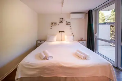 Un ou plusieurs lits dans un hébergement de l'établissement 06V - Belle villa - jacuzzi - piscine - tennis