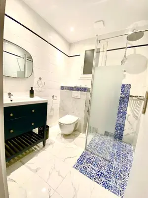 Salle de bains dans l'établissement Le somptueux Le Gallia