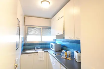 Cuisine ou kitchenette dans l'établissement antares57