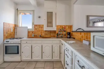 Cuisine ou kitchenette dans l'établissement Appartement Berthelotine - Welkeys