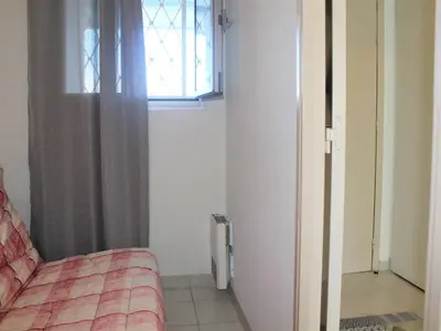 Un ou plusieurs lits dans un hébergement de l'établissement Bel appartement 3 pièces avec terrasse et parking à Villeneuve-Loubet Plage - FR-1-252A-84