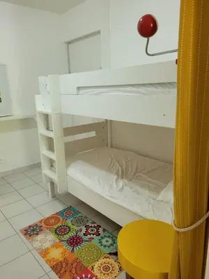 Un ou plusieurs lits dans un hébergement de l'établissement Nice studio 30 m with terrace and pool