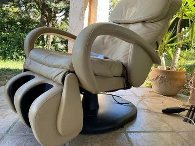 Coin salon dans l'établissement Domaine des Tuilières avec Jacuzzi