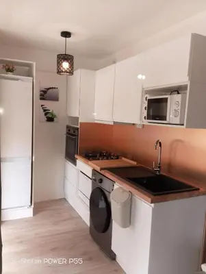 Cuisine ou kitchenette dans l'établissement CANNES - JOLI STUDIO AVEC BALCON