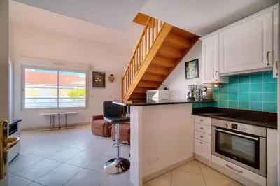 Cuisine ou kitchenette dans l'établissement REF 1766 - Cannes Center - Apartment for rent