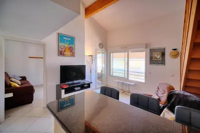 Télévision ou salle de divertissement dans l'établissement REF 1766 - Cannes Center - Apartment for rent