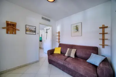 Coin salon dans l'établissement REF 1766 - Cannes Center - Apartment for rent