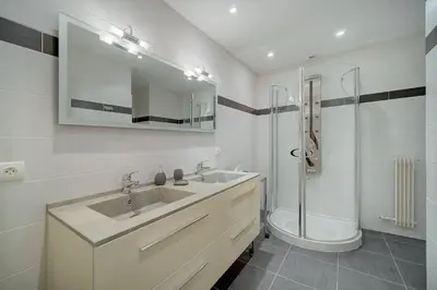Salle de bains dans l'établissement REF 1389 - Cannes Center - Apartment for rent