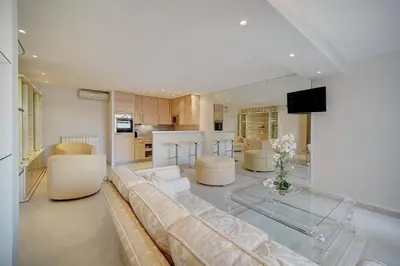 Télévision ou salle de divertissement dans l'établissement REF 1389 - Cannes Center - Apartment for rent