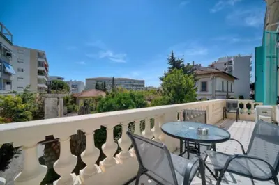 Balcon ou terrasse dans l'établissement Luxury 2-floor Flat minutes walk to Croisette and City Center