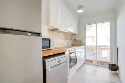 Cuisine ou kitchenette dans l'établissement Appartement Bricka - Welkeys
