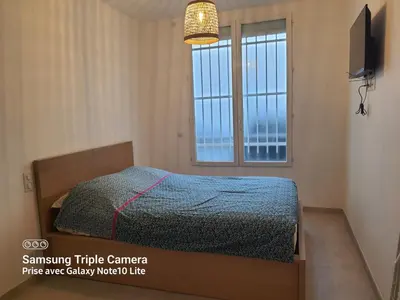Un ou plusieurs lits dans un hébergement de l'établissement Les Violettes 3 pièces centre ville Antibes